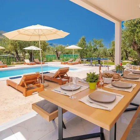 Amari Villa *